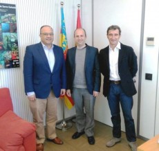 De izquierda a derecha, el presidente de Ecofira, Jorge Tejedo, Joan Piquer y el director de Ecofira, Esteban Cuesta.